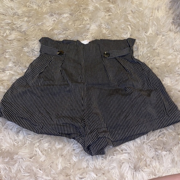 NWT Charlotte Russe shorts size small - Picture 2 of 4